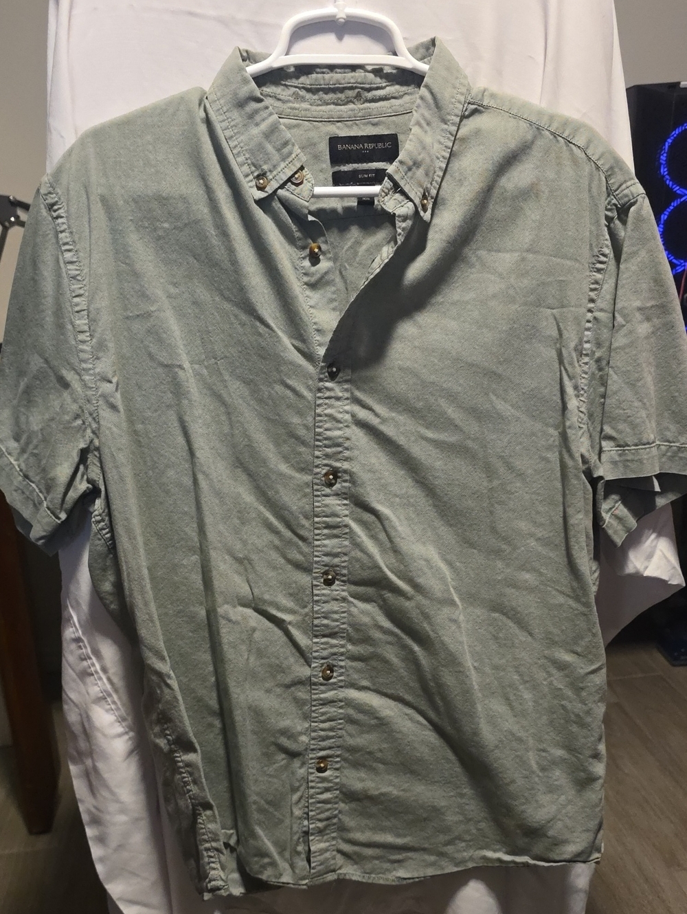 Banana Republic Men's Light Sage Green Short-Sleeve Button-Down Shirt